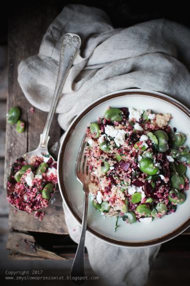 Letnia sałatka z quinoa, młodym bobem, botwinką