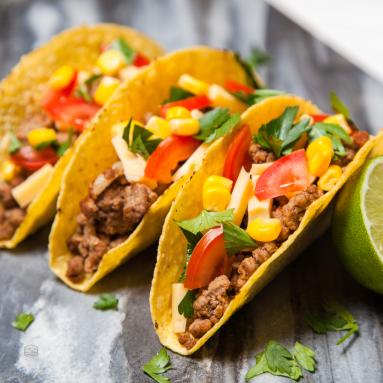 Letnie taco z kurczakiem i sałatką z mango