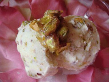 Lody pistacjowe z  pralinami 