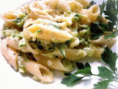 Makaron penne w kremowym sosie cukiniowym