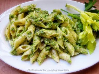 Makaron penne z selerowym pesto