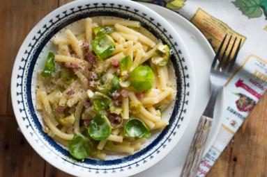 Makaron z brukselką à la carbonara