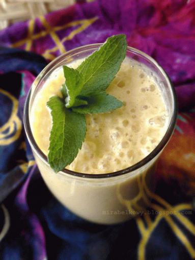 Mango lassi