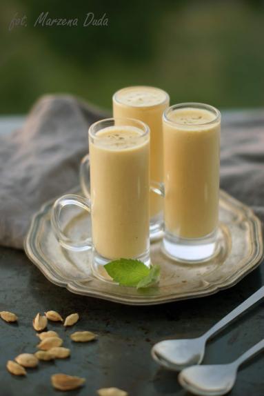 Mango lassi