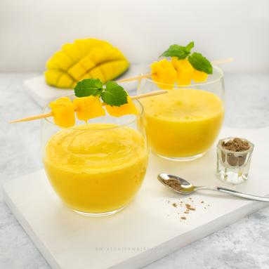 Mango lassi