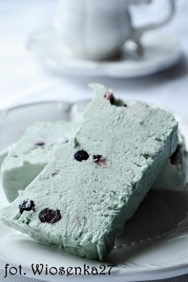 Melonowe semifreddo z borówkami