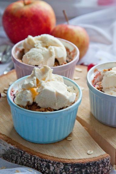 Mini deser - crumble orzechowe z czekoladą