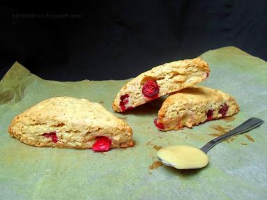 Moje pierwsze scones - z żurawiną i orzechami