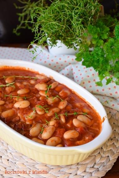 Morszczuk w pomidorach z chorizo i fasolką