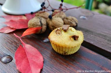 Muffinki z czekoladą, orzechami i rodzynkami