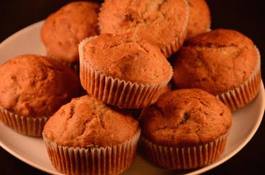 Muffiny bananowe z orzechami i suszoną żurawiną