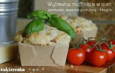 Muffiny z suszonymi pomidorami, bazylią i parmezanem