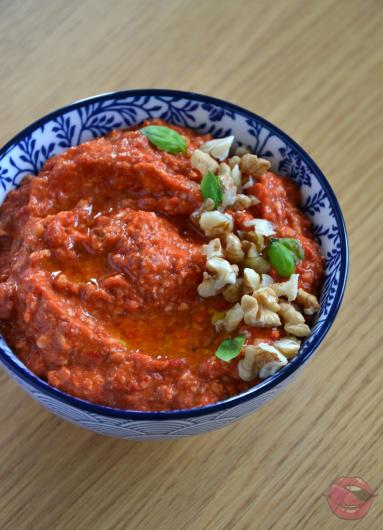 Muhammara - pasta z pieczonej papryki i orzechów