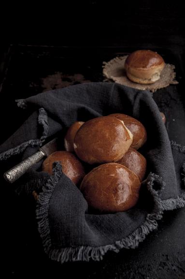 Najlepsze brioche do burgerów ze złotą skórką