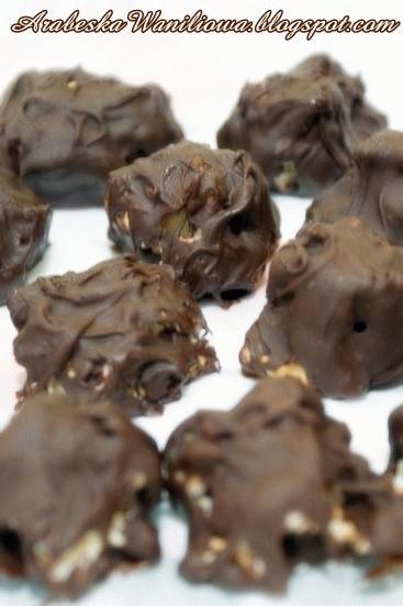 NUTTY CHOCOLATE CLUSTERS