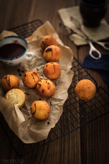 Pączki z ricotty z sosem czekoladowym – szybkie, łatwe, niezawodne