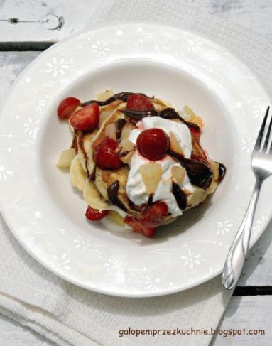 Pancakes banana split