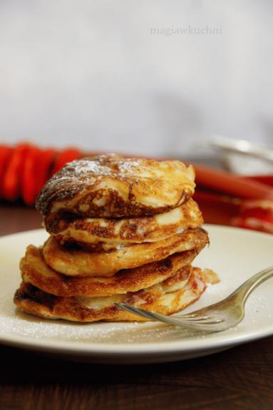 Pancakes z rabarbarem, ricottą...