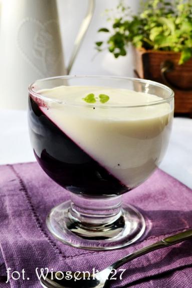 Panna cotta waniliowa z jagodami