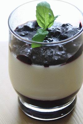 Panna cotta z jagodami