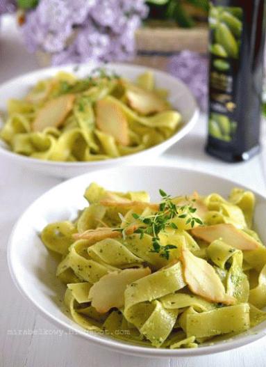 Papardelle z pietruszkowo-tymiankowym pesto