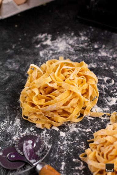 Pasta fresca all&#039;uovo – jak zrobić domowy makaron?