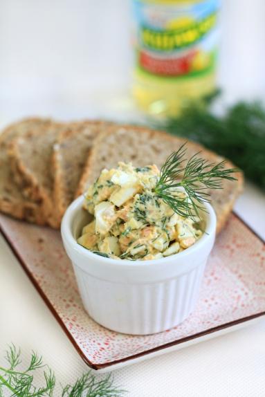 Pasta jajeczna z pieczonym łososiem