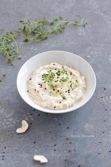 Pasta kanapkowa z nerkowców z miodem i tymiankiem