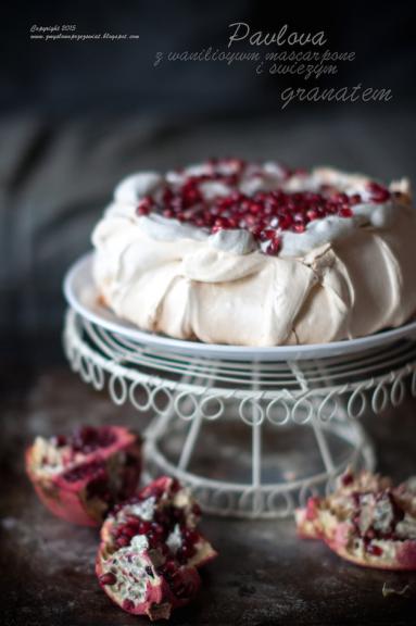 Pavlova z kremem mascarpone i granatem 