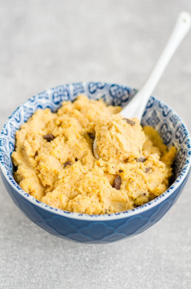 Peanut butter cookie dough z ciecierzycy