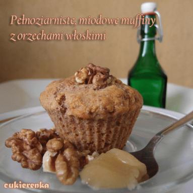 Pełnoziarniste, miodowe muffiny z orzechami włoskimi