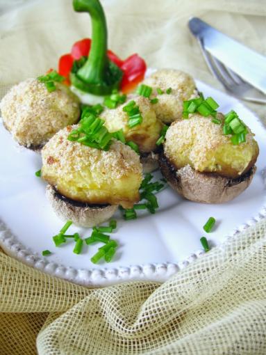 Pieczarki faszerowane ziemniakami puree z cebulką i boczkiem