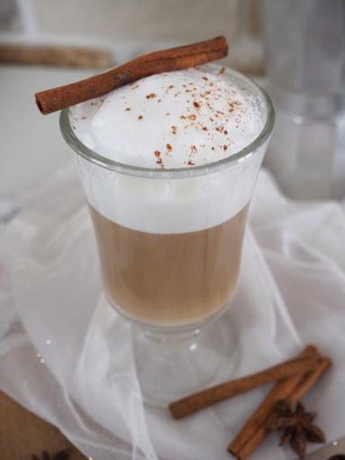 Piernikowa kawa latte