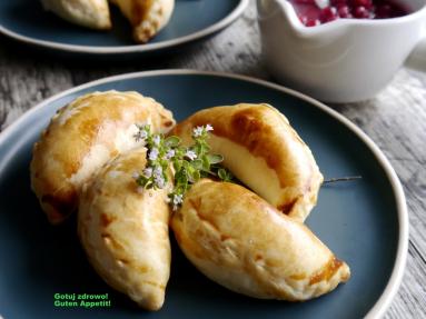 Pierogi ruskie z ciasta francuskiego