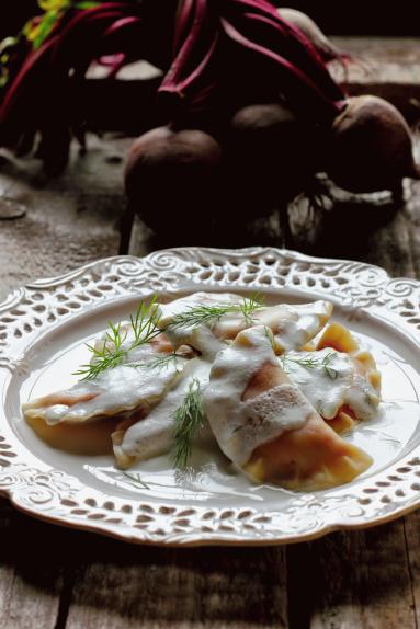 Pierogi z botwinką i serem ricotta