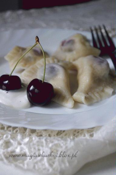 Pierogi z czereśniami i serem  