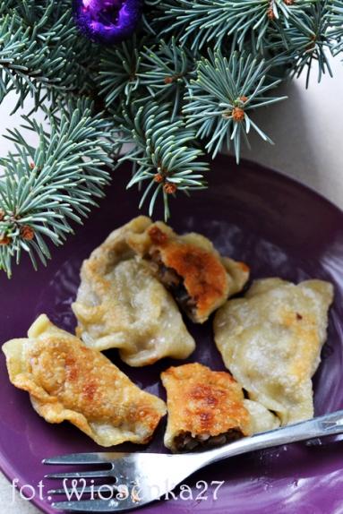 Pierogi z kaszą gryczaną i pieczarkami