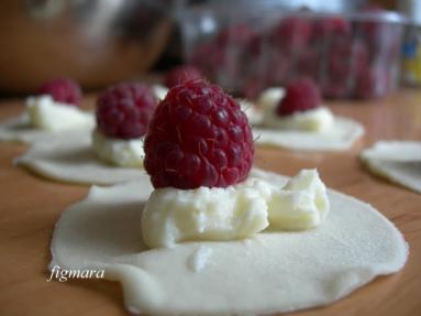 Pierogi z malinami i mascarpone