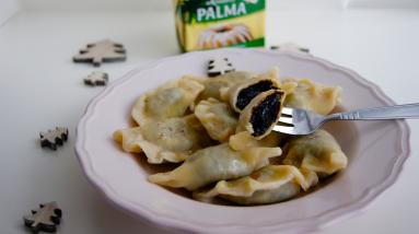 Pierogi z suszonymi śliwkami