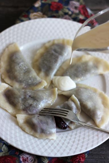 Pierogi z wiśniami i czekoladą