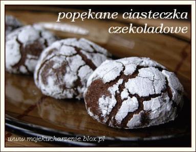 Popękane ciasteczka czekoladowe 