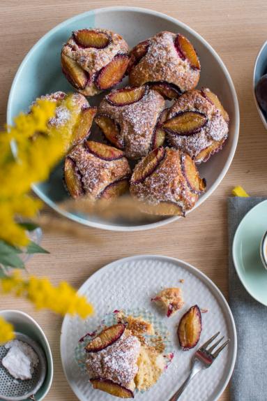 Proste muffinki ze śliwkami