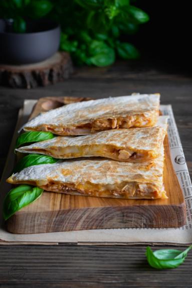 Quesadilla z szarpanym kurczakiem