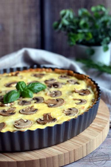 Quiche z szynką i pieczarkami