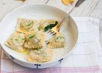 Ravioli ze szpinakiem i ricottą (krok po kroku)