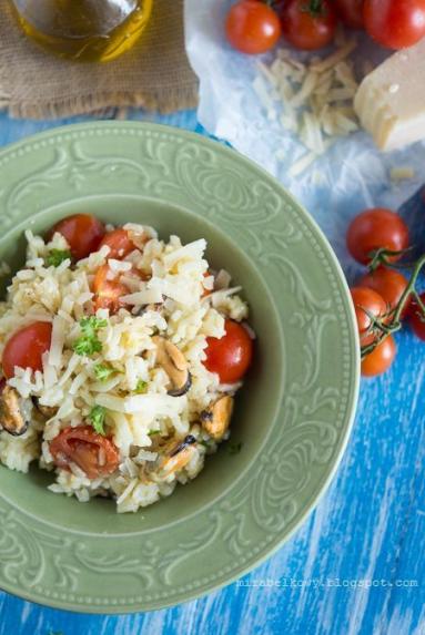 Risotto z małżami i pomidorkami koktajlowymi