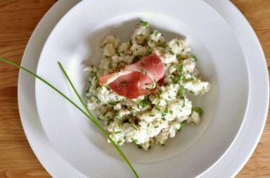 Risotto z młodym groszkiem i długo dojrzewającą szynką