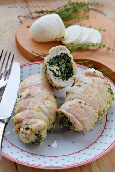 Roladki z kurczaka z pesto szpinakowym i mozzarellą