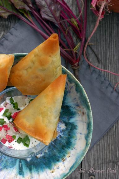 Rożki z botwinką, szpinakiem i fetą w cieście filo (Spanakopita)