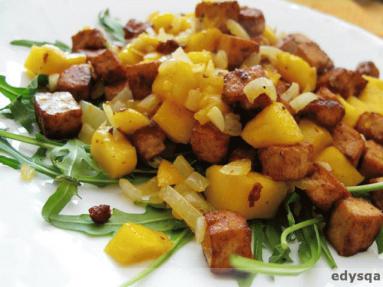 Sałatka z tofu i  mango 